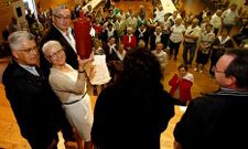 Los regueifeiros Josi�o da Teixeira y Suso de Xornes animaron la fiesta organizada por la empresa Senes, de la que es responsable Mar�a V�zquez Lavandeira.