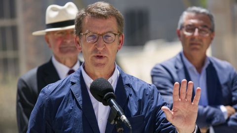 Feijoo durante su visita a la empresa DEKRA en M�laga.