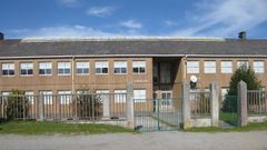 Exterio del CEIP Castelao, de Belesar, que ces� en su actividad en el 2016
