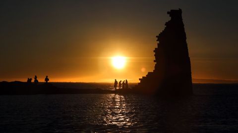 Puesta de sol en la torre de San Sadurnio, en Cambados.