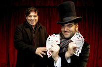 El mago Ant�n y Cayetano Lled� presentaron el s�ptimo circuito de magia de Galicia.