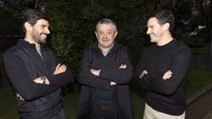 Manuel A��n, en el centro, este fin de semana en su tierra natal, Paiosaco