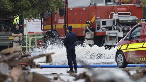 Continúan los trabajos de achique de agua en el centro comercial Bonaire