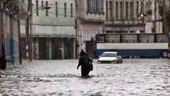 Imagen de una calle anegada en La Habana, el pasado viernes, al paso del huracn gatha.