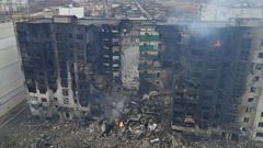 Edificio residencial destruido en la región de Kiev 