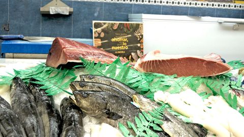 Pieza de at�n rojo en una tienda de Alimerka