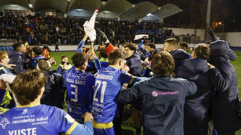 Celebraciones de los jugadores y cuerpo t�cnico del Ourense CF tras vencer al Girona FC