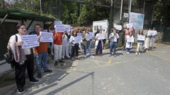 La concentraci�n de la plantilla tuvo lugar este martes por la ma�ana en la entrada del centro de menores Avelino Montero de Pontevedra