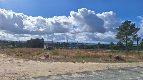 Terreno donde se prev construir un prking junto al parque acutico de Monterrei