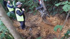 Primeras excavaciones en la fosa de Pilo�a