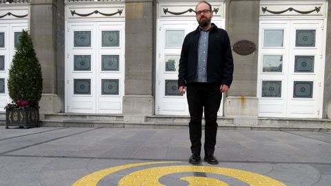 Pablo de Mara, frente al Campoamor y al principio del camino de Baldosas Amarillas