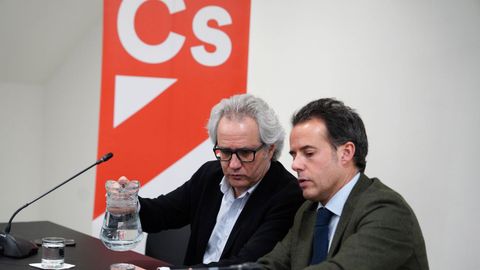  El secretario de Organizaci�n de Ciudadanos, Carlos P�rez-Nievas (i), participa en un encuentro con afiliados junto a Nacho Cuesta (d),Teniente de Alcalde del ayuntamiento