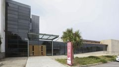 Exterior del antiguo Centro Comarcal de Bu�o, ahora Centro de Artesan�a e Tradici�n