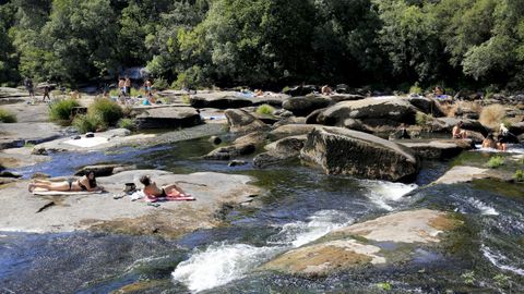 El Salto do Piago es un lugar habitual para darse un bao y refres- carse en las tardes de verano