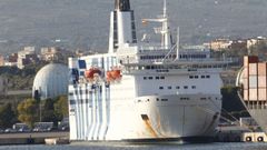 Embarcaci�n atracada en el puerto de Tarragona para dar a los agentes