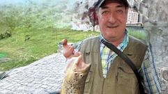 Manuel Barros Vidal, de A Fraga, con la trucha de 2,3 kilos que pesc� en el Verdugo
