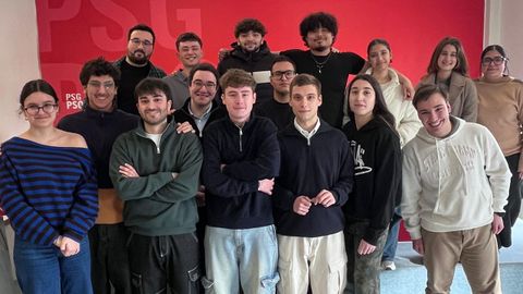 Participantes en la asamblea que forz� el relevo del l�der de las Xuventudes Socialistas en Ourense.