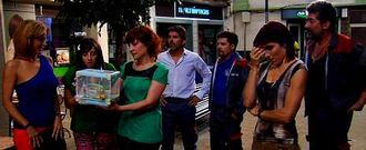 Lola, Noe, Chelo, Ra�l, Seraf�n, Rita e Ciriaco, nunha escena da serie �Chapa e pintura�.