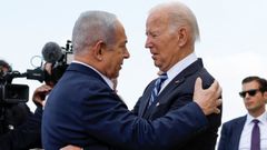 Netanyahu recibi a Biden al pie del Air Force One, tras aterrizar en Tel Aviv