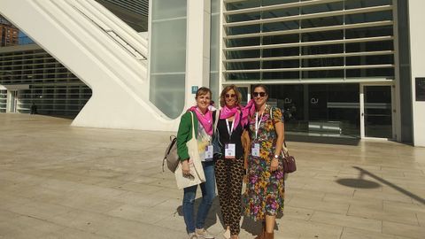 Ar�nzazu Mu�oz y Mar�a Garc�a junto a otra compa�era matrona del hospital San Agust�n