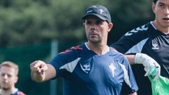 El entrenador del Celta Fortuna, Fredi �lvarez, en un entrenamiento.