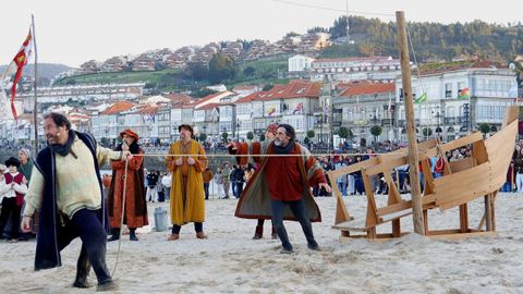 Muchos baioneses acuden ataviados con sus espectaculares disfraces a la fiesta