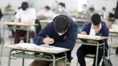 Imagen de la selectividad de julio del 2020 en Viveiro. El Ministerio tambi�n pregunta por el tipo de pruebas que se deben incluir en la selectividad