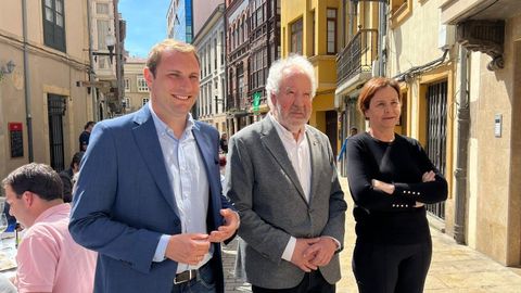 Adrián Pumares, Javier VIdal y Carmen Moriyón en Avilés