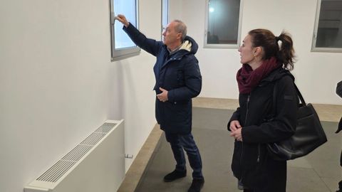 Visita de Agustín Reguera, delegado territorial da Xunta, y la alcaldesa Maite Tocino al antiguo edificio do matadoiro