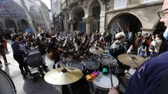 Imagen de una charanga en el desfile infantil del entroido del a�o pasado.
