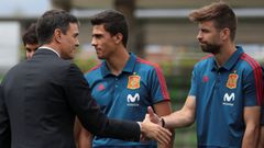El presidente del Gobierno acudi� ayer a la  concentraci�n de la selecci�n espa�ola para despedirla antes del mundial