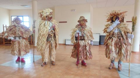 Visita dos folleteiros de Lobios ao CRA Monterrei