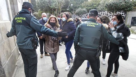 A la llegada y a la salida de Jos Eirn, acusado del crimen de Jssica Mndez, a los juzgados de Caldas se vivieron momentos de mucha tensin