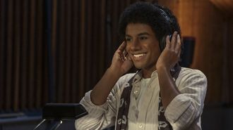 El actor Jaafar Jackson en el papel del Rey del Pop