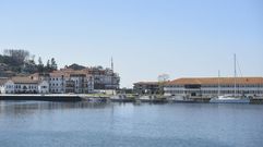 La Escuela Naval Militar de Mar&iacute;n, vista desde el paseo mar&iacute;timo de la villa