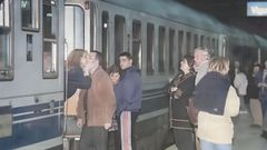 Adis un 14 de febrero. La eliminacin del Ras Baixas se realiz en 1999 tras las cotidianas despedidas entre viajeros y allegados en el andn de la tambin desaparecida estacin de Urzaiz. El sbado, la reencarnacin del mtico tren llegar a Guixar, tras pagar sus pasajeros entre 76 y 106 euros