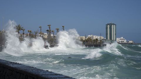 La borrasca Theresa azota Canarias