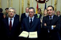 Ruiz-Gallard�n recibe las propuestas de los presidentes de las comisiones de la Ley Org�nica del Poder Judicial, Luis Mar�a D�ez-Picazo (izquierda) y de la Ley de Enjuiciamiento Criminal, Manuel Marchena.