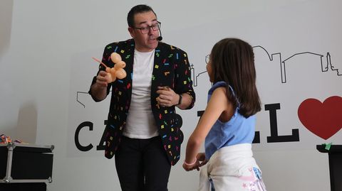 O mago Paco, nun dos intres da intervenci�n de onte na Rego da Balsa, Carballo 