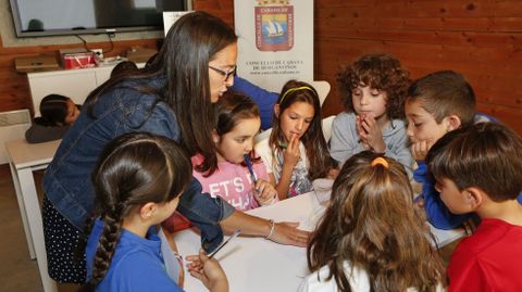 Mar�a Canosa, nun obradoiro con rapaces 