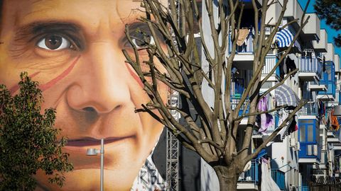 Vista general de un mural dedicado al escritor y cineasta italiano Pier Paolo Pasolini, en Npoles