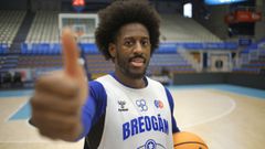 Keandre Cook, en el parqu del Pazo despus de entrenamiento matinal de este mircoles