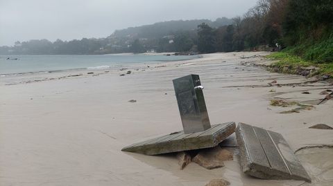 El oleaje provoc� la p�rdida de arena acumulada en el extremo suroeste de playa de Aguete, en Mar�n