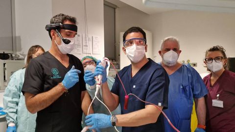 Intervenci�n realizada por el equipo de Neumolog�a Intervencionista del HUCA como primer caso en el mundo en el que se logr� eliminar un tumor maligno que obstru�a los bronquios de un paciente con una sonda de microondas guiada por una ecograf�a endobranquial.