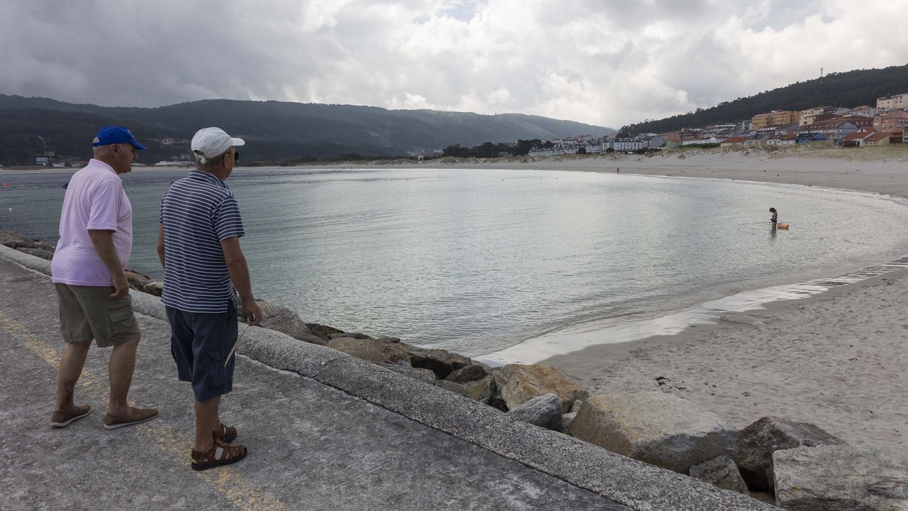 El agua de baño de la Costa da Morte es tres grados más cálida que hace un año