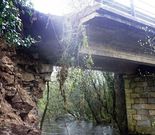 El puente est� en el l�mite entre Santa Comba y Mazaricos. 
