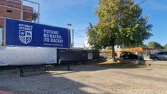 Valla publicitaria 'Putero's Academy' en Gijn