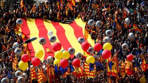 Miles de personas reclaman en Barcelona �seny� y un nuevo Govern
