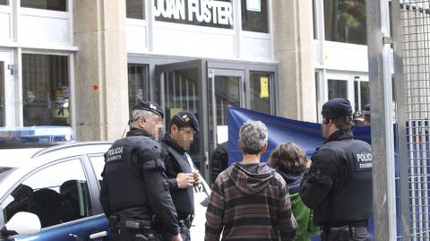 Tres de los cuatro heridos estn siendo atendidos en el Hospital de Sant Pau de Barcelona de heridas leves y se encuentran estables.