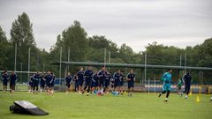 entrenamiento convocatoria Real Oviedo Requexon.La plantilla azul, durante un entrenamiento en El Requexn